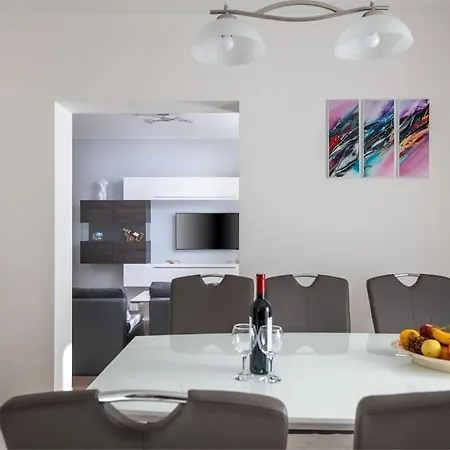 Magnolia By Briskva Vinež